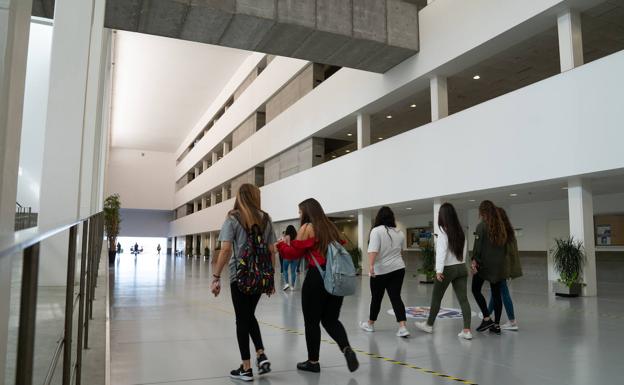 Las becas de estudio adelantan sus plazos y se pueden solicitar hasta el 12 de mayo