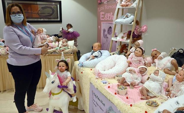 Más de 180 bebés 'reborn' en la primera muestra de muñeco hiperrealista de Marbella