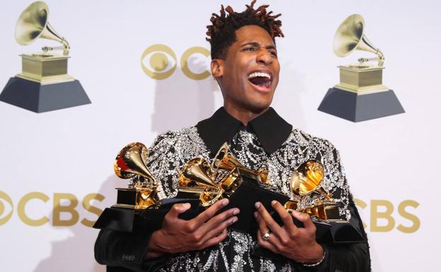 Jon Batiste y Silk Sonic, vencedores en unos Grammy solidarios con Ucrania