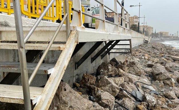 El temporal agrava los daños en las playas de la Axarquía a las puertas de la Semana Santa