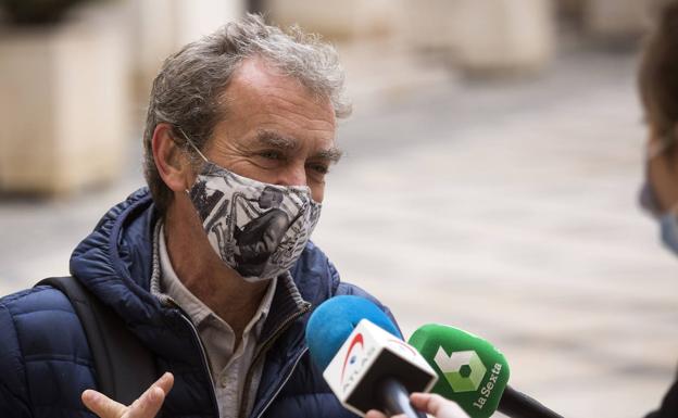 Fernando Simón pone fecha a la eliminación de mascarillas en interiores