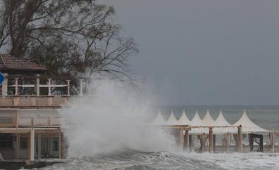 Málaga, pendiente de nuevos daños en las playas tras una noche de temporal