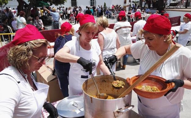 Casarabonela recupera el Día del Pipeo, el homenaje a su plato más tradicional