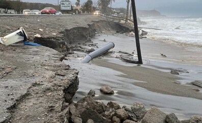 El temporal causa daños en la tubería de abastecimiento de agua potable que discurre por la costa de Vélez-Málaga