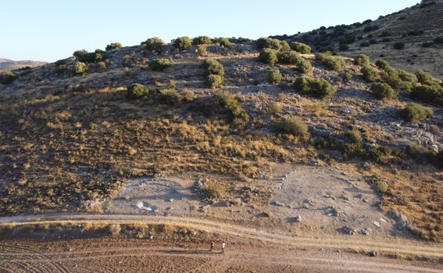 Un equipo multidisciplinar de la Universidad de Cádiz estudiará la necrópolis megalítica de La Lentejuela en Teba