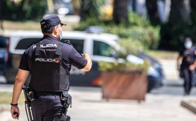 Piden 17 años y medio de cárcel para un traficante por pegarle a los policías que fueron a detenerle en Fuengirola