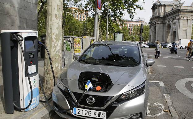 Conoce las nuevas señales para electrolineras de la DGT