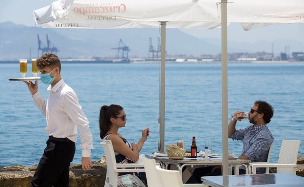 La reforma laboral pone a prueba los refuerzos de personal de la temporada alta en Málaga