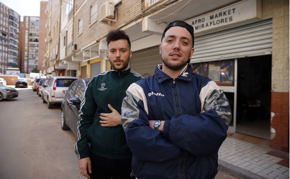 Los hermanos que hacen rap en un afromarket de Miraflores