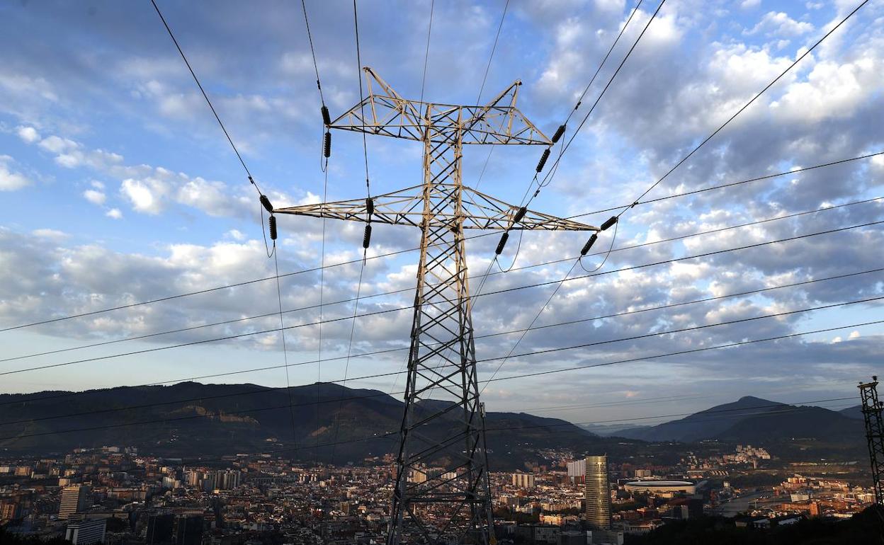 Por qué la factura de la luz es más barata hoy, pero volverá a subir mañana