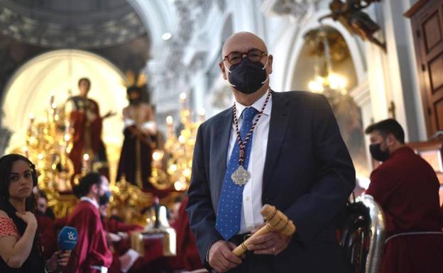 Tomás Maturana: «El Covid se llevó a mi padre pero dos de sus nietos sacan a su Cristo este Domingo de Ramos»