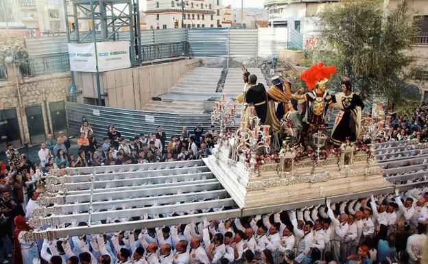 El Prendimiento, primera cofradía en pasar por Carretería y la Tribuna de los Pobres tras las obras