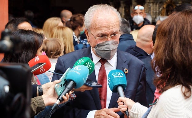 El alcalde de Málaga defiende que siempre haya espacios libres en el recorrido oficial para el público