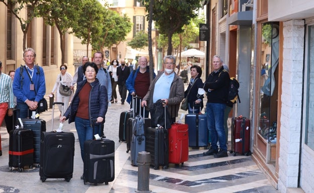 El gran puente de Semana Santa llena las viviendas turísticas y los hoteles remontan al 80%