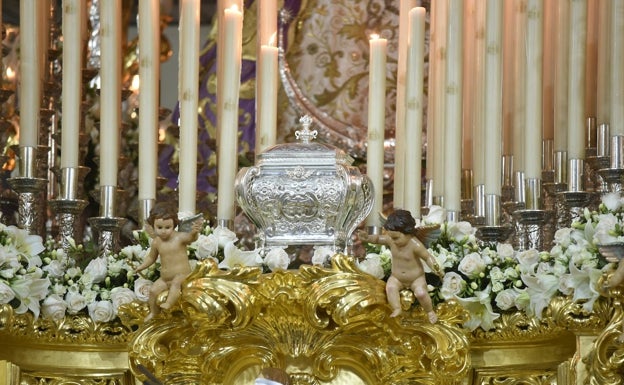 ¿Qué guardan las arcas que figuran en los tronos de la Archicofradía de la Sangre de Málaga?