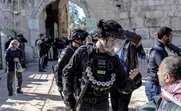 Al menos 90 heridos por disturbios en la Explanada de las Mezquitas de Jerusalén