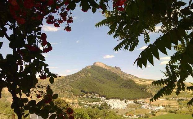 Montecorto: la villa que susurra con el agua de su acequia