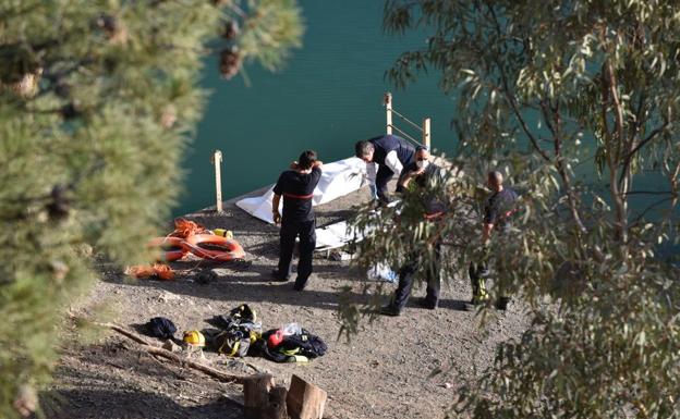Rescatan el cuerpo sin vida de un joven que buscaban en el pantano del Agujero de Málaga