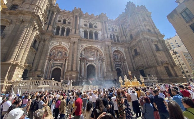 El obispo de Málaga plantea que los integrantes de la procesión del Resucitado vayan con la cara descubierta