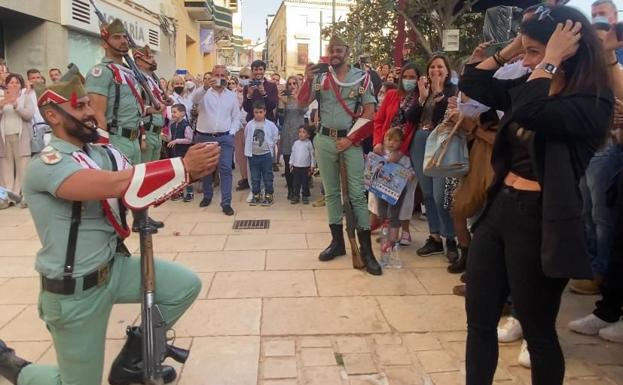 Una pedida de mano legionaria en el Viernes Santo de Vélez-Málaga