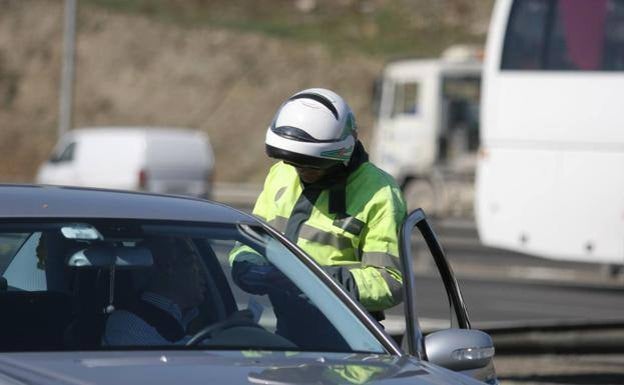 Furgonetas camufladas de la DGT: Así pueden identificarse