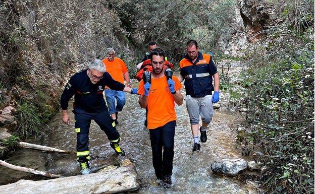 Rescatan a una senderista francesa tras sufrir una caída en el río Chíllar de Nerja