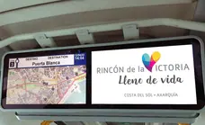 Rincón de la Victoria se promociona en los autobuses urbanos de la EMT