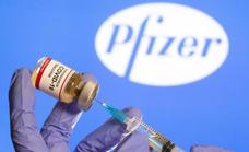 Los anticuerpos de la vacuna Covid de Pfizer disminuyen más rápido que los de Moderna, según un estudio