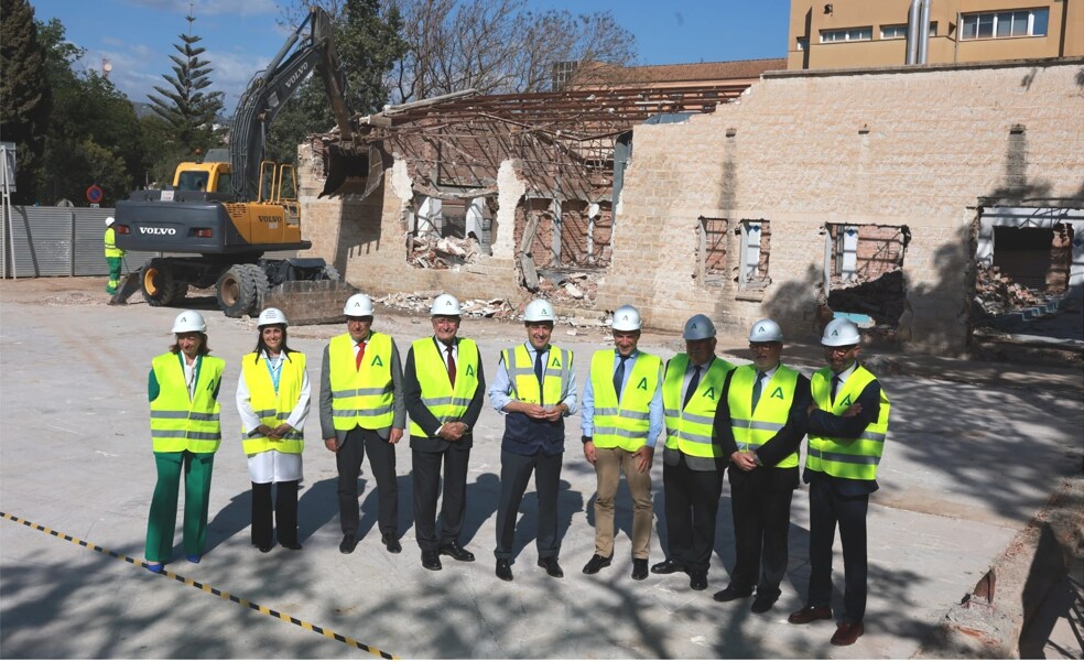 Pistoletazo de salida a las obras del nuevo hospital de Málaga con la demolición de tres edificios