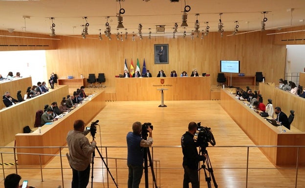 Las Medallas de Oro del día de la Provincia crispan el pleno de la Diputación de Málaga