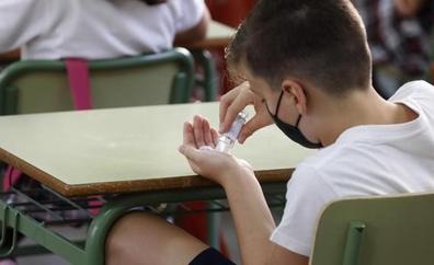 Los colegios malagueños esperan instrucciones de la Junta para retirar las mascarillas en clase