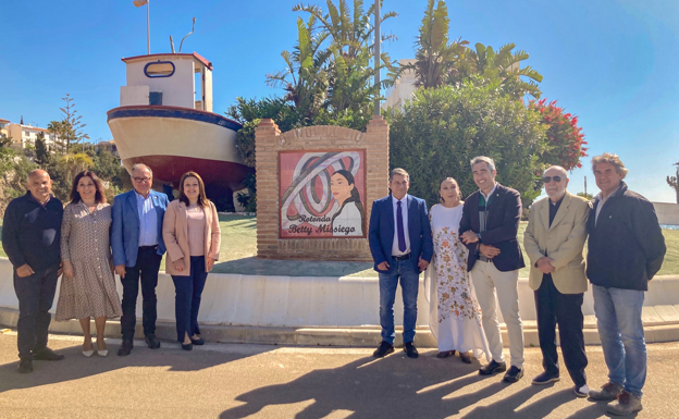 Benalmádena estrena rotonda dedicada a la cantante Betty Misiego