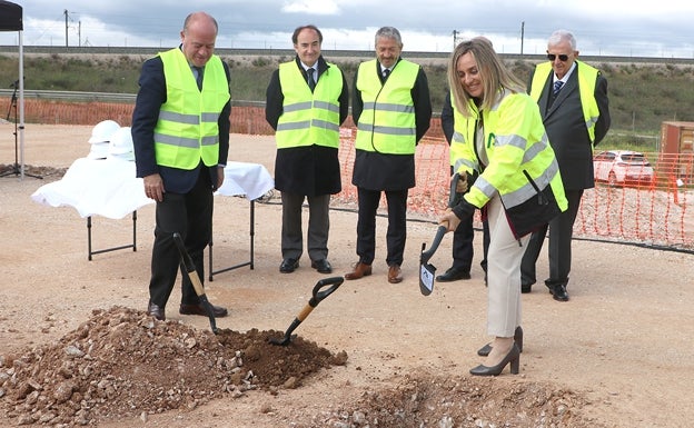 La Junta asumirá la conexión ferroviaria del Puerto Seco de Antequera con 15 millones de euros