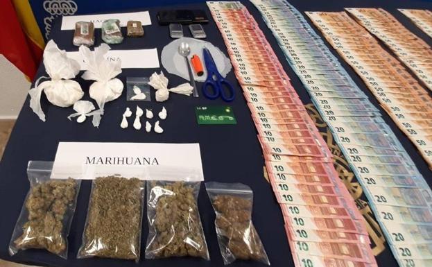 Cuatro detenidos en Málaga por capturar a un conocido, retenerlo una noche en una casa sin luz, agredirle y robarle 6.500 euros