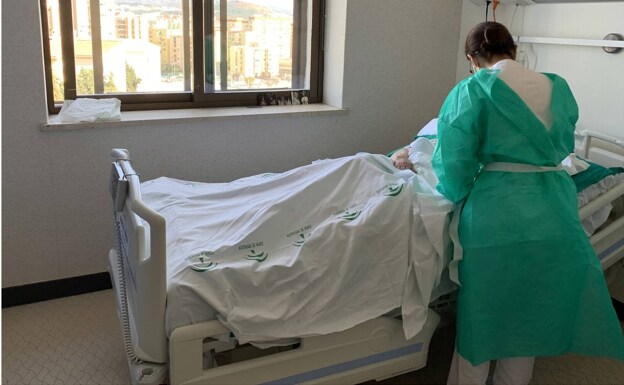 Andalucía suma más de 9.000 contagios y 38 fallecidos en tres días por coronavirus