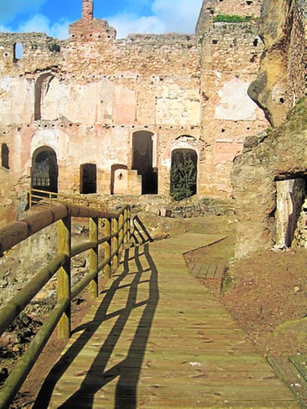 Villanueva de Algaidas | La iglesia rupestre y el convento franciscano, el origen del pueblo de Miguel Berrocal