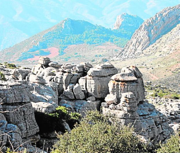 Valle de Abdalajís | El Torcal del Charcón, un complejo geológico accesible por sendero