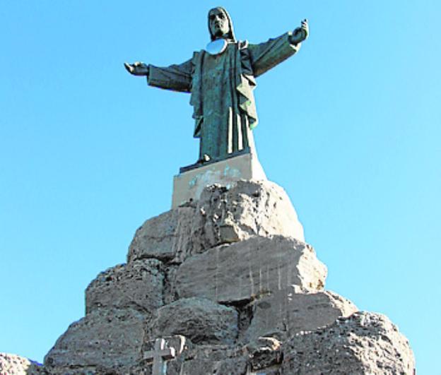 Pizarra | El Santo, la imagen religiosa que vigila el valle desde la sierra de Gibralmora