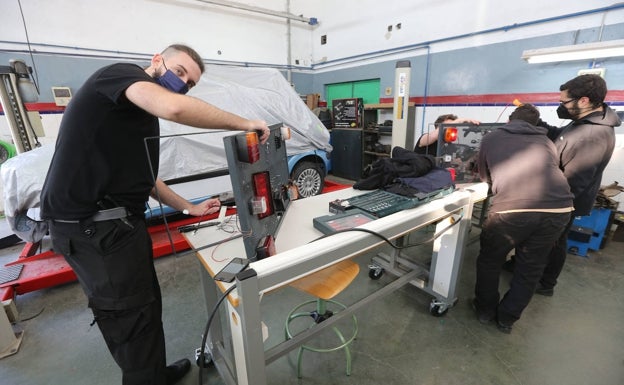 Educación crea una red de profesores para impulsar la FP Dual entre las empresas