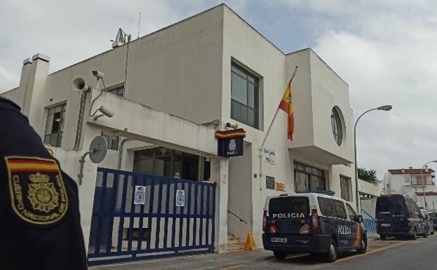 Detienen a un joven de 18 años por apuñalar a dos conocidos frente a una discoteca de Benalmádena