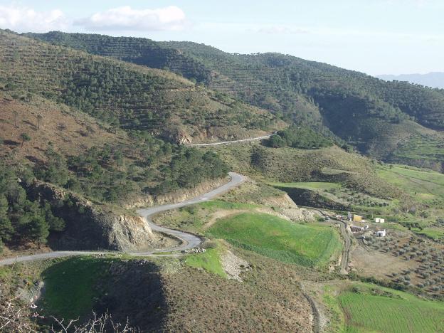 Carratraca | La carretera paisajística, el camino que surgió por una mina de níquel