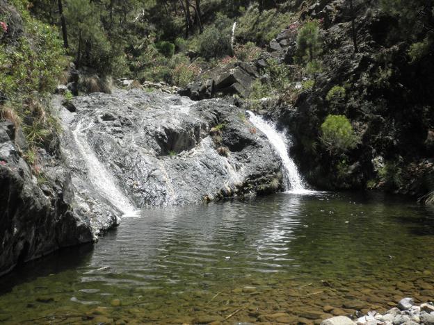 Jubrique | El Charco Azul, una poza cristalina en el cauce del arroyo Estercal