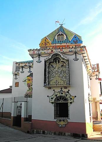 Moclinejo | Casa Museo de la Axarquía, la vivienda gaudiana que brilla en la aldea de El Valdés