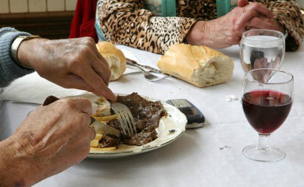 Sanidad recomendará a los restaurantes que limiten el vino y la cerveza de sus menús