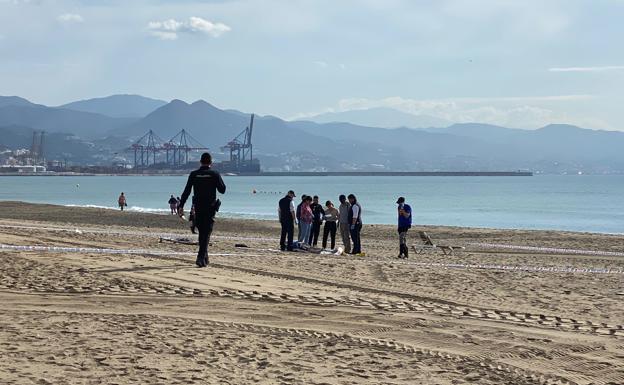 Hallan el cadáver de un hombre en la playa de la Misercordia en Málaga