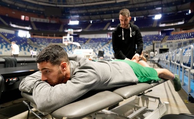Francis Alonso, duda ante el Baskonia por un problema muscular