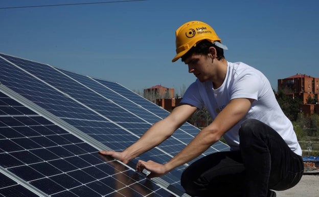 El encarecimiento de la luz y las ayudas multiplican por diez la instalación de placas solares en Málaga