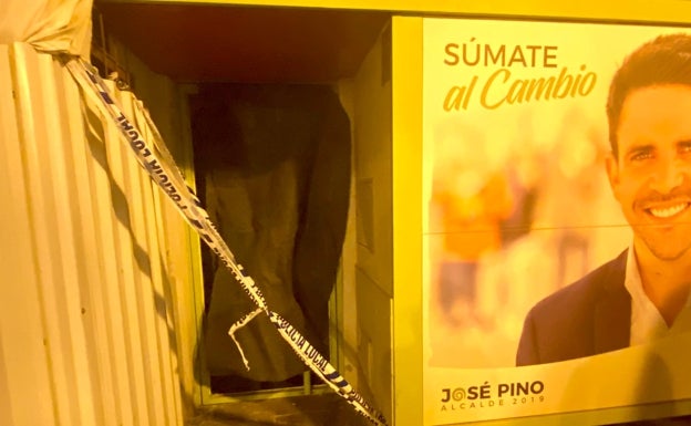 Detenido por lanzar un ladrillo y destrozar la cristalera de la sede del partido Andalucía por Sí en Vélez-Málaga