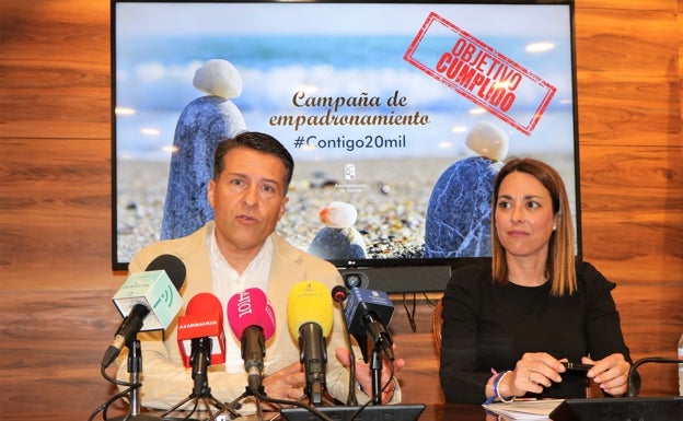 El padrón municipal de Torrox supera por primera vez los 20.000 vecinos
