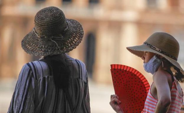 Más calor en el puente de mayo en Málaga, con posibilidad de terral el domingo